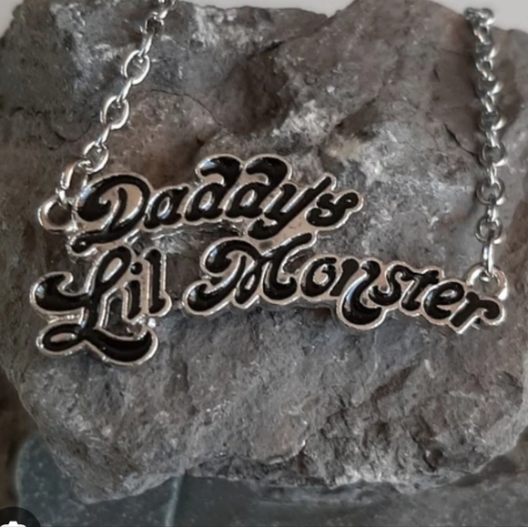 Harley Quinn Suicide Squad Necklace - Picture 10 of 10